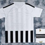 Bộ quần áo bóng đá Juventus 2026 27 trắng sọc đen sân nhà (2)
