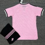 Bộ quần áo bóng đá Juventus 2026 hồng quần đen true pink (5)