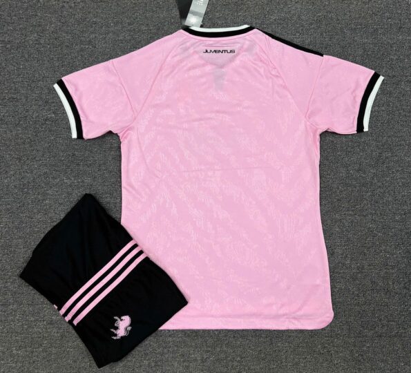 Bộ quần áo bóng đá Juventus 2026 hồng quần đen true pink (3)