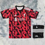 Bộ quần áo bóng đá Liverpool 2026 mẫu pre-match đỏ đen (2)