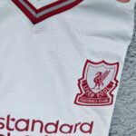 Bo quần áo bóng đá liverpool sân khách trắng viền quần đỏ 2026 27