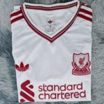 Bo quần áo bóng đá liverpool sân khách trắng viền quần đỏ 2026 27