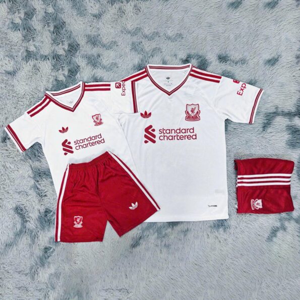 Bo quần áo bóng đá liverpool sân khách trắng viền quần đỏ 2026 27