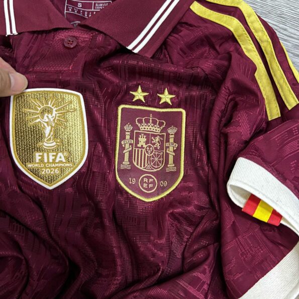 Bộ quần áo bóng đá tây ban nha retro polo đỏ mận (1)