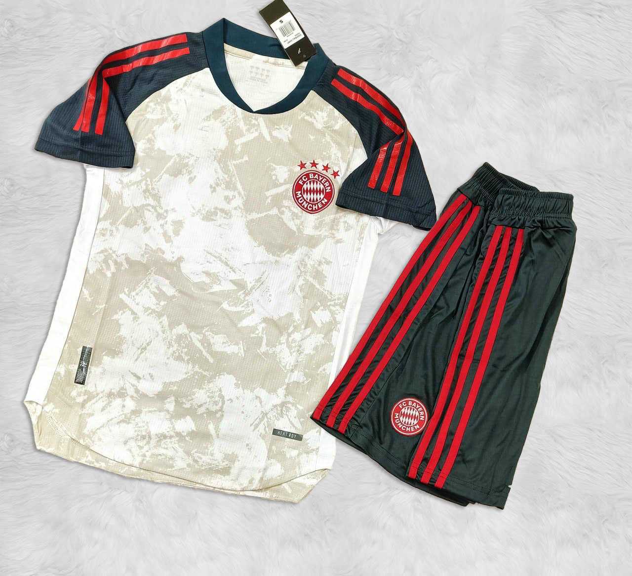 Áo bóng đá Bayern Munich Munchen trắng sữa phối đen logo thêu đỏ vải gai thái trước