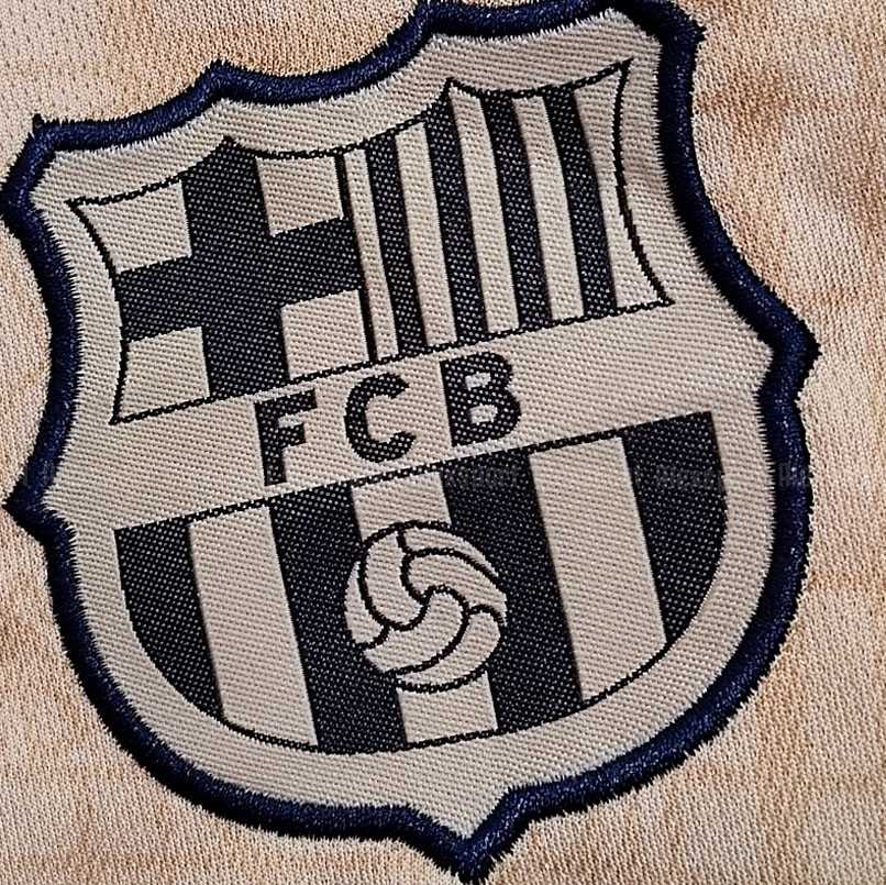 Bộ quần áo clb bóng đá Barca Barcelona FCB 2023 sân khách vàng chính thức 22 23 logo thêu vải thái cao cấp 2