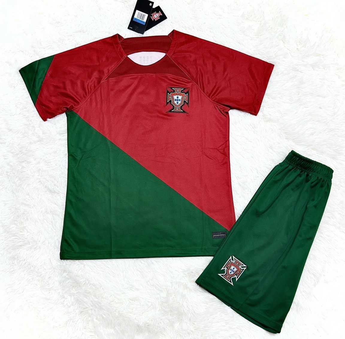 Bộ quần áo đá banh đội tuyển bóng đá Bồ Đào Nha World Cup 2022 xanh đỏ vải thái mịn logo thêu 1