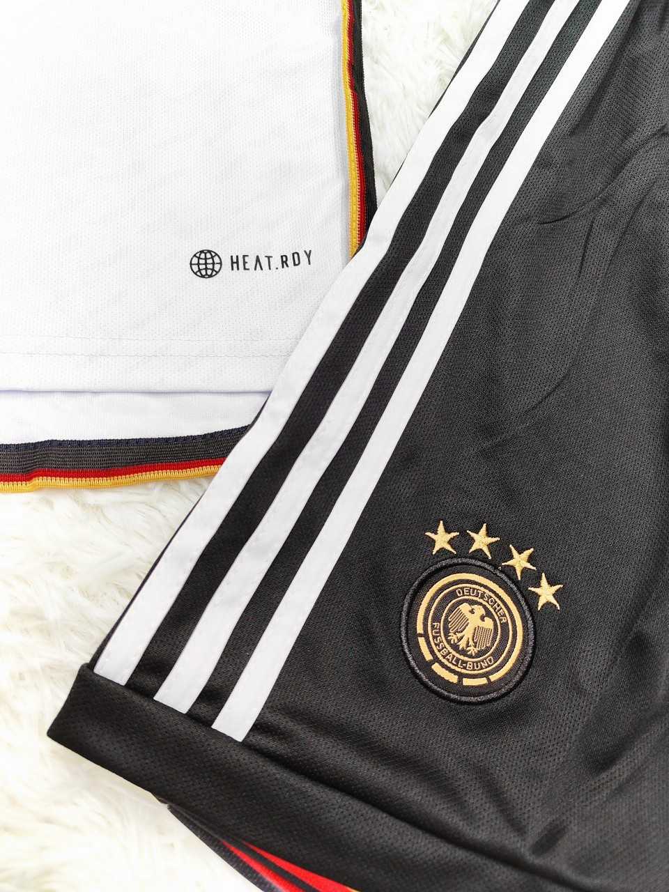 Bộ quần áo bóng đá đội tuyển đức gen màu trắng đen world cup 2022 logo thêu gai thái 1