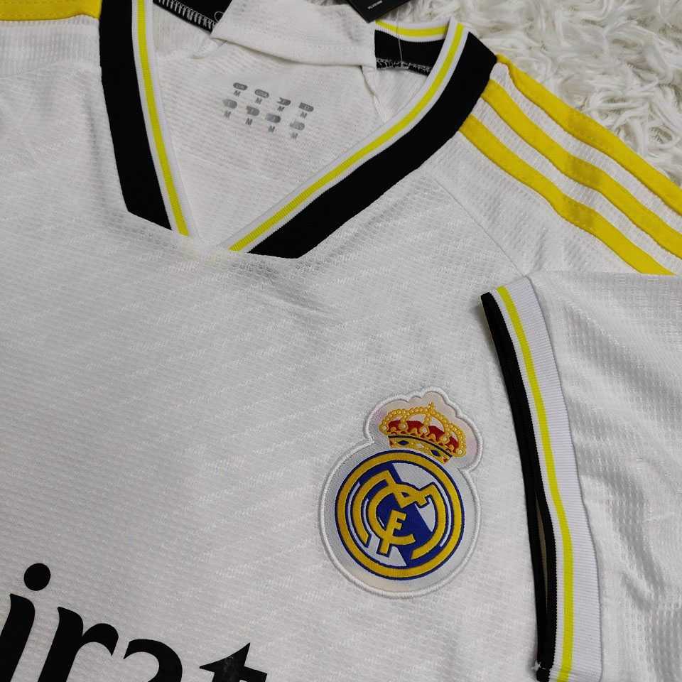 Bộ quần áo đá banh clb bóng đá Real Madrid MFC trắng vàng cổ trái tim logo thêu jersey 23 24 1