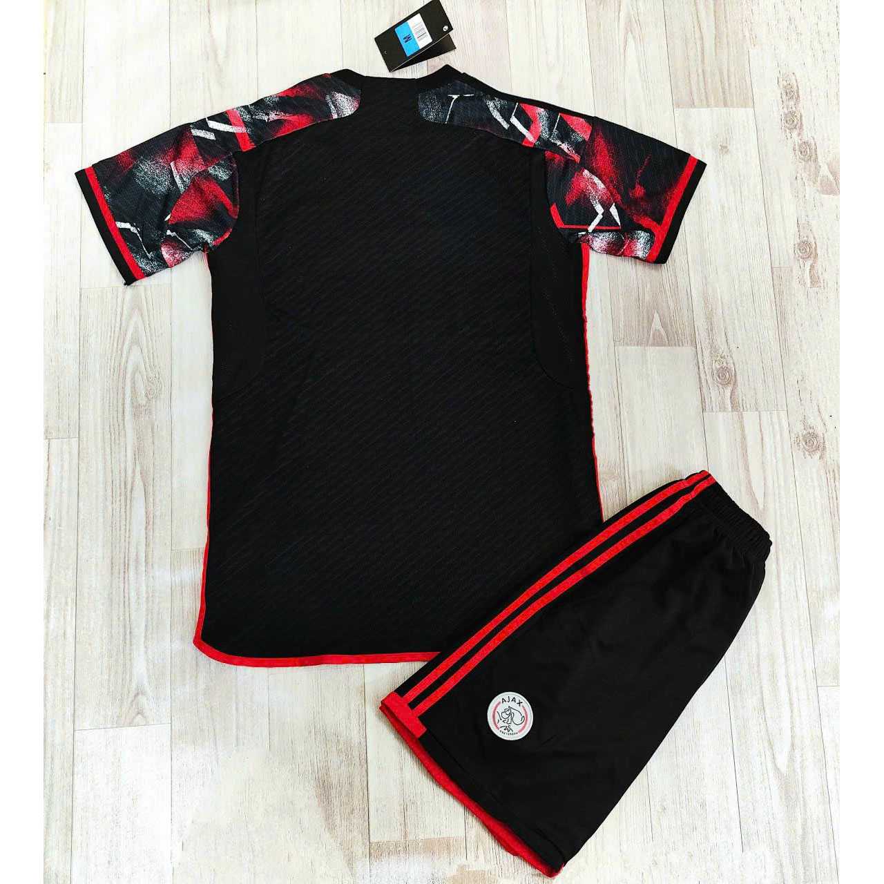 Bộ quần áo đá banh clb bóng đá fan người hâm mộ thiết kế ziggo ajax đen hoạ tiết đỏ logo thêu vải gai mịn thái 2