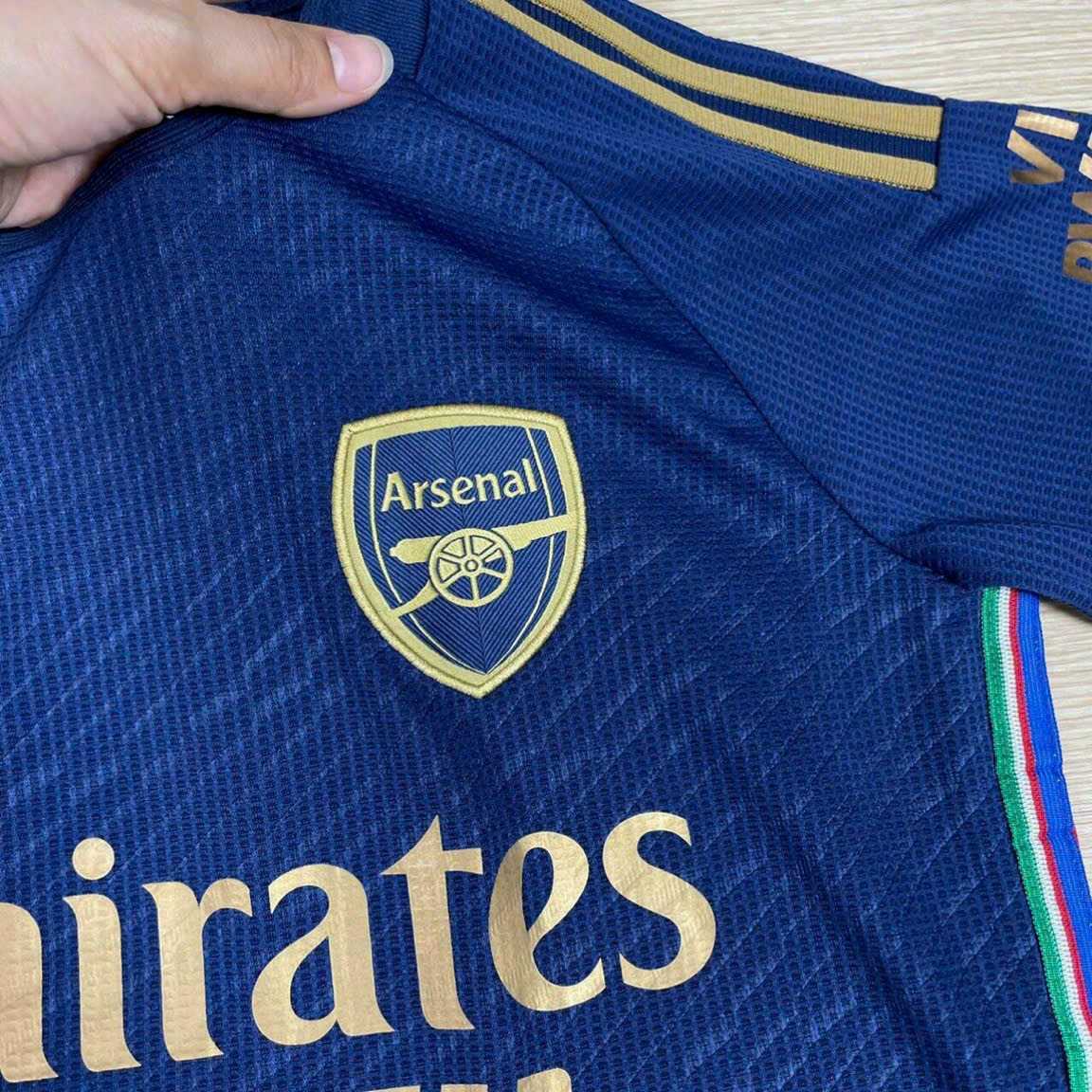 Bộ quần áo đá banh clb bóng đá Ars Arsenal 2023 2024 màu xanh biển tím đậm logo thêu 3