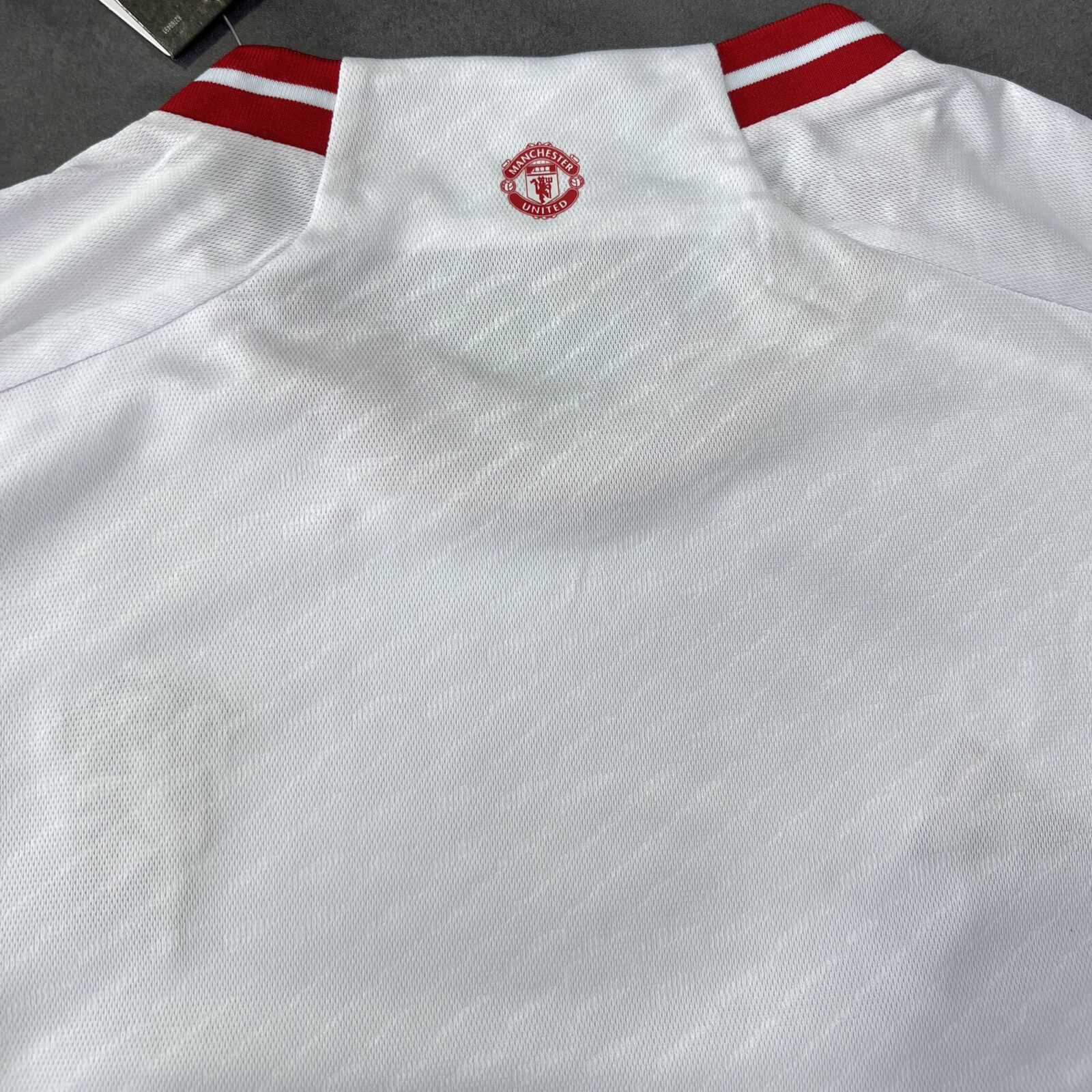 Bộ quần áo đá banh clb bóng đá mu manchester united third 2324 trắng logo đỏ thêu năm 2023 2024 3 sọc 1