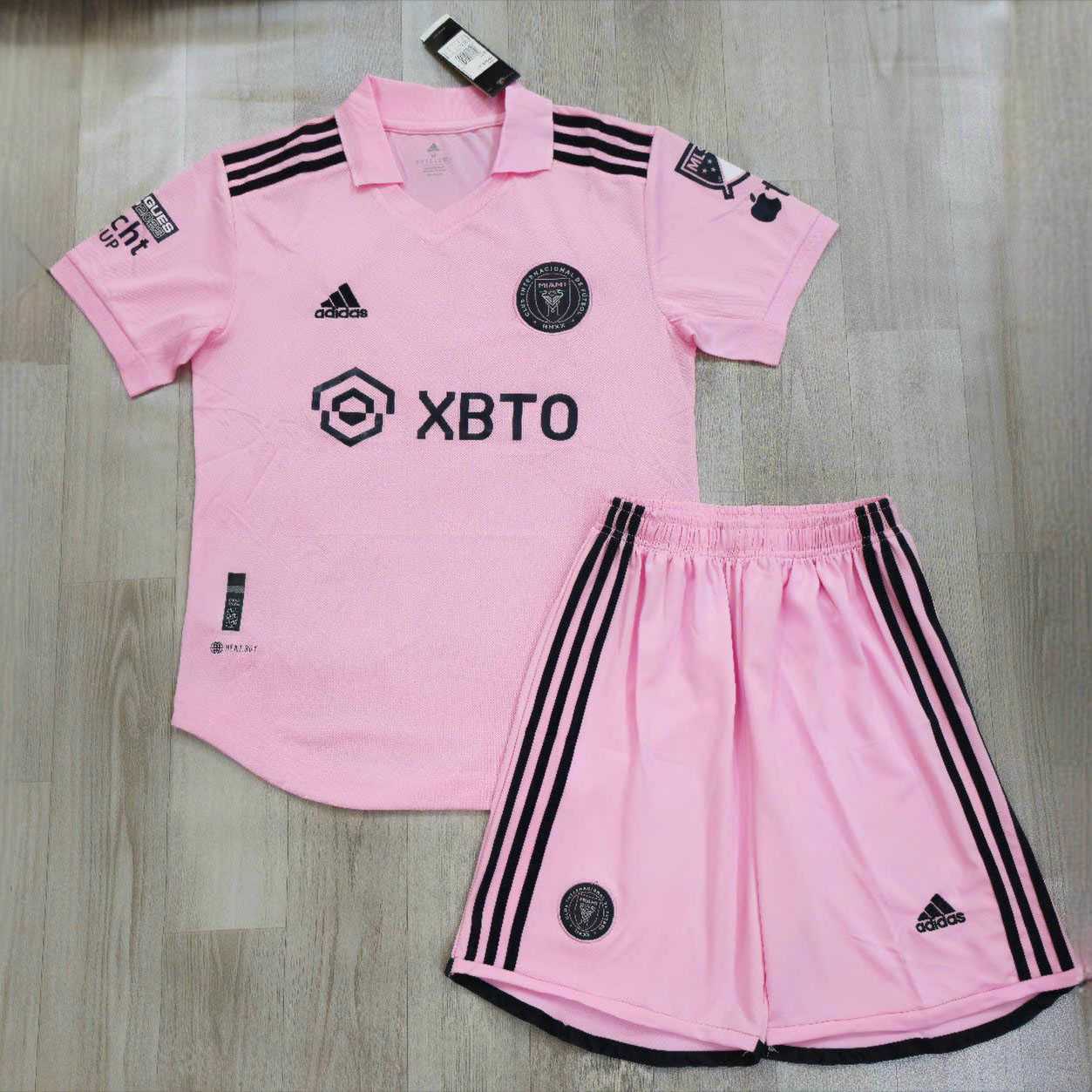 Bộ quần áo đá banh polo clb bóng đá MIAMI XBTO Messi màu hồng 2023 2024 có cổ bẻ logo adias thêu