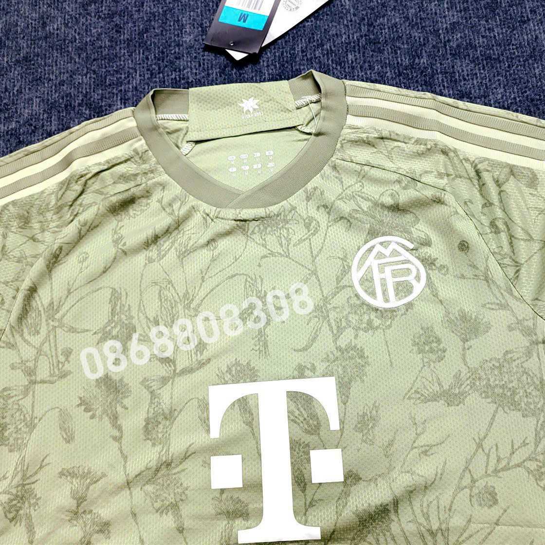 Bộ quần áo bóng đá Camisa Bayern de Munich Oktoberfest 23 24 bản kỷ niệm xanh vàng nhạt logo 198x 1