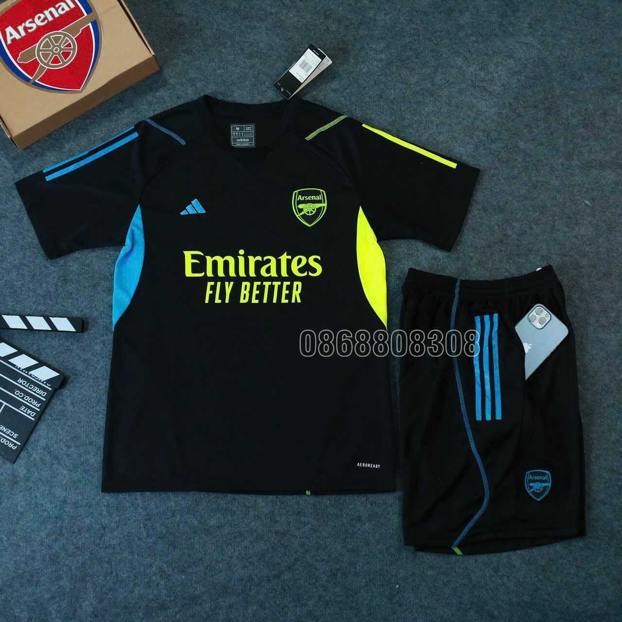 Bộ quần tập áo đá banh clb bóng đá Ars Arsenal 23 24 Training shirt màu đen xanh vàng logo thêu năm 2023 2024 mới mặt trước