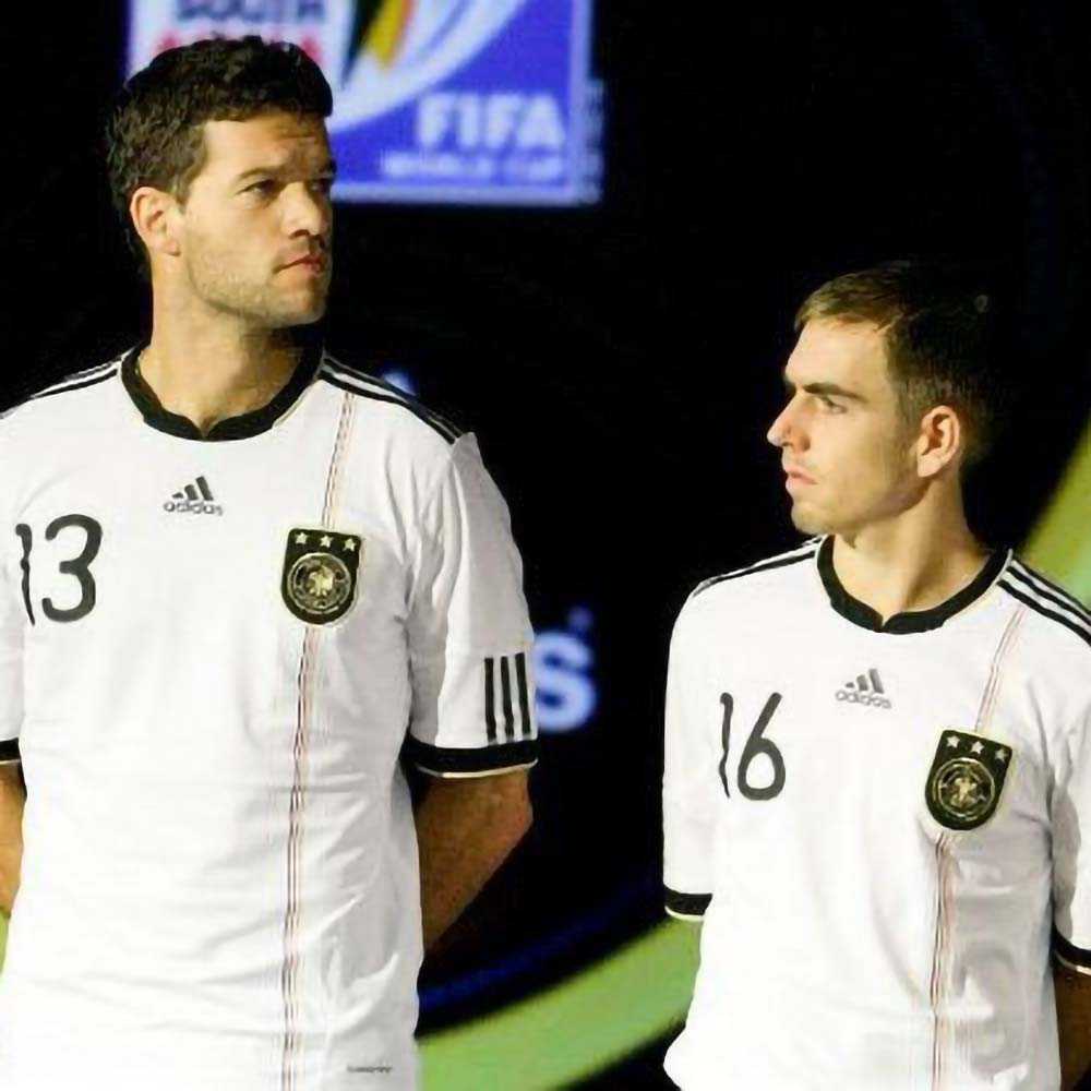 Bộ quần áo đá banh đội tuyển bóng đá Đức Retro 2010 trắng quần đen vải SPF thái logo thêu cổ tròn lô mới 2024 mặt trước