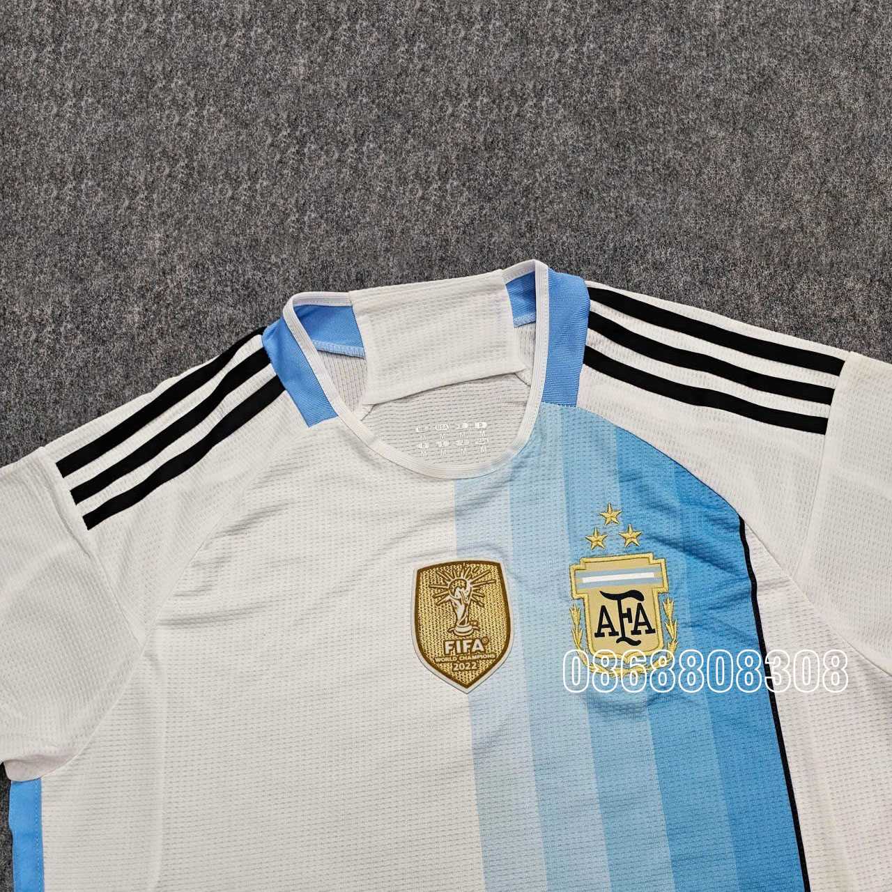 Bộ quần áo đá banh đội tuyển bóng đá Argentina third 23 24 sân ba năm 2024 trắng xanh đen logo thêu vải gai mịn thái mặt trước
