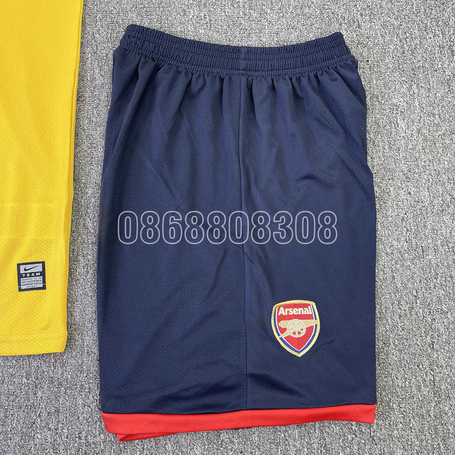 Bộ quần áo đá banh clb bóng đá ARS Arsenal 2008 2009 sân khách màu vàng quần tím than vải mè caro thái mặt trước