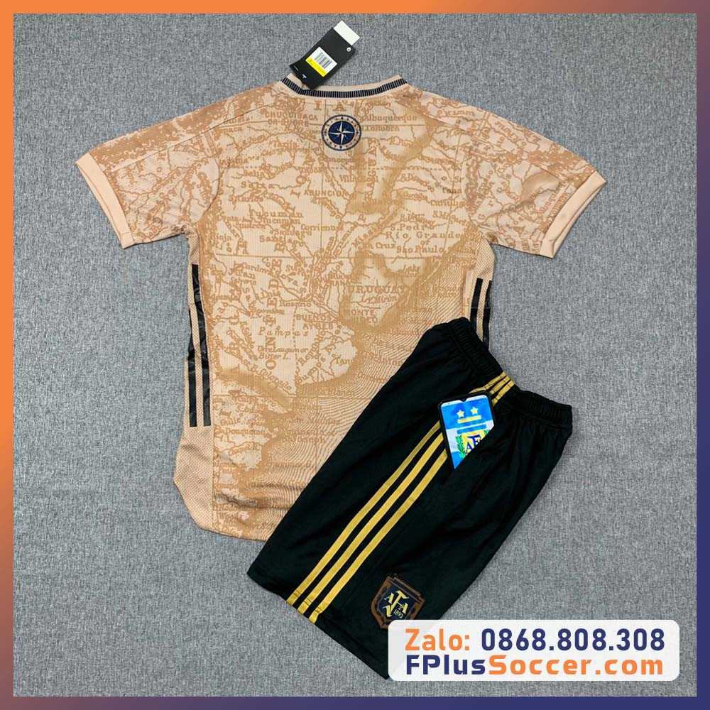 Bộ quần áo đá bóng đội tuyển bóng đá argentina jersey 2021 bản kỷ niệm messi vàng in hoạ tiết bản đồ tg 1