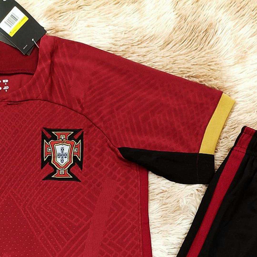 Bộ quần áo đội tuyển Bồ đào nha màu đỏ quần đen Euro 2016 có nike 2