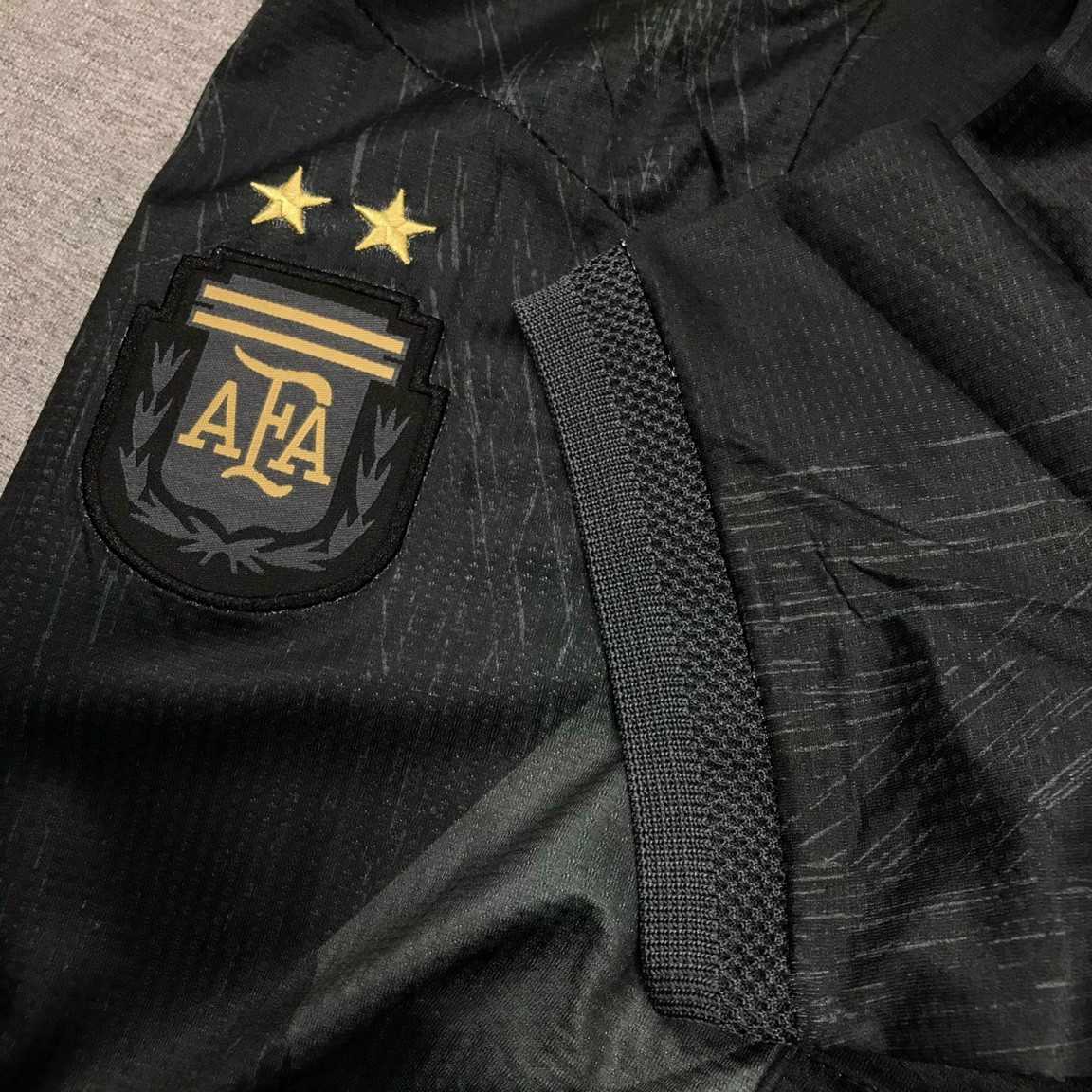 Bộ quần áo đá bóng phiên bản kỷ niệm đội tuyển Argentina jersey màu full đen 2022 2023 4