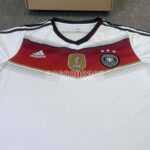 Bạn đang tìm xem bộ quần áo đá bóng đội tuyển Đức World Cup 2014 mẫu Retro màu trắng sân nhà vải SPF thái mặt trước